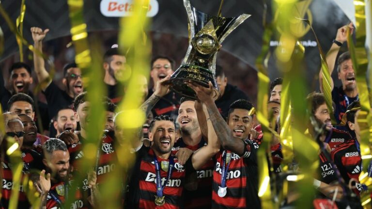 Arrascaeta pode superar Zico? A discussão sobre o Flamengo