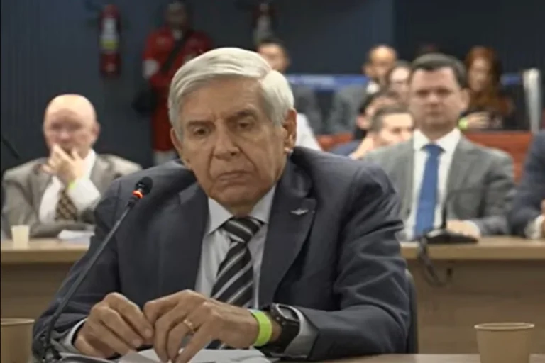Laudo da PF sobre saúde de general Heleno é enviado ao STF
