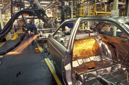 Faturamento da indústria cresce em novembro, mas emprego recua