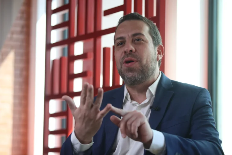 Boulos critica decisões de Motta e diz que Câmara está "de costas para o povo"