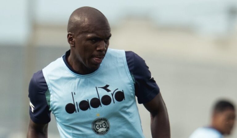Coritiba Enfrenta Desafios com Fratura do Zagueiro Jacy