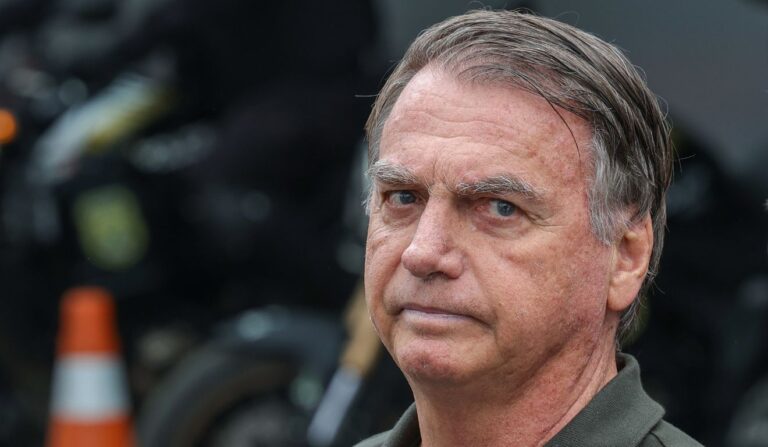 Bolsonaro deve passar por cirurgia urgente, alerta PF