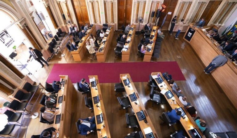 Câmara Municipal de Curitiba aprova orçamento recorde de R$ 15,4 bilhões