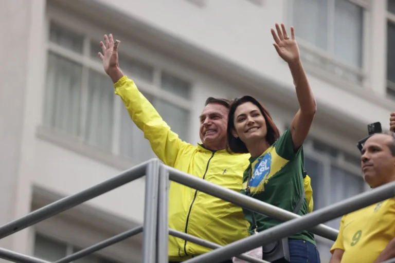 Jair Bolsonaro solicita visitas regulares de Michelle à PF