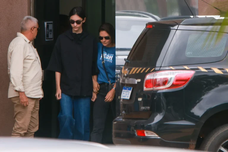 Laura visita pai no hospital, confirma Michelle Bolsonaro