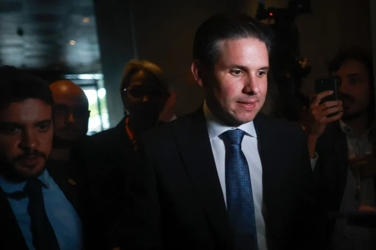 Hugo Motta enfrenta pressão após polêmicas e decisões judiciais