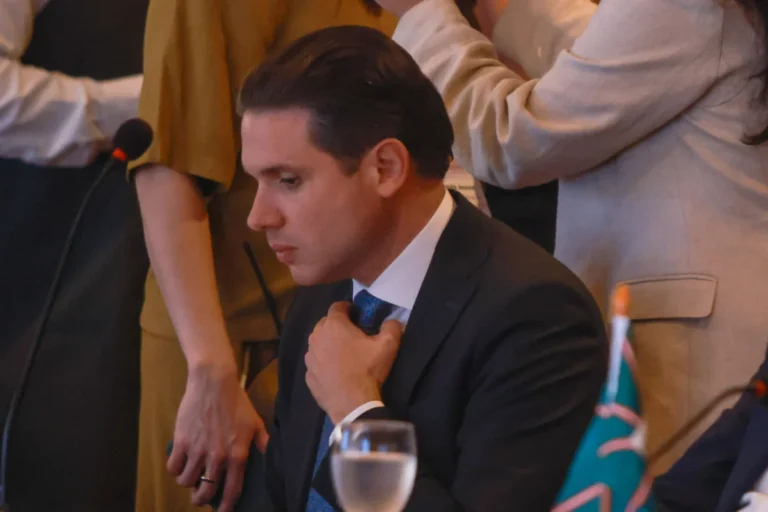 Hugo Motta aborda rachadinha em seu gabinete: "Assunto superado"