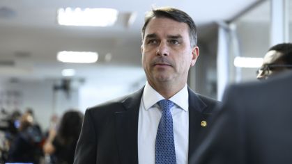 Polícia federal avalia pedido para investigar flávio bolsonaro