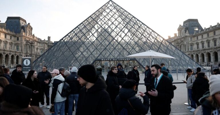 Greve no Louvre: funcionários discutem prorrogação e desafios
