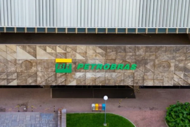 Greve na Petrobras afeta 24 plataformas e 8 refinarias em 2025