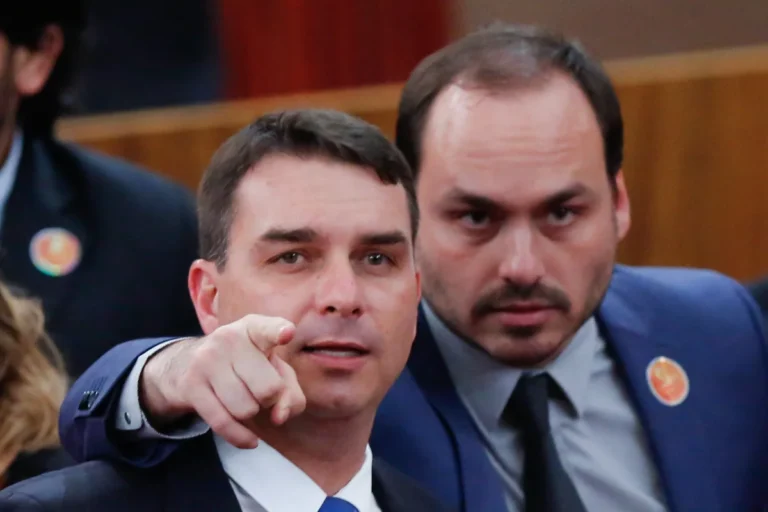 Moraes impede Flávio e Carlos de acompanharem pai em cirurgia
