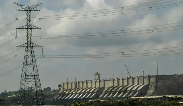 Conta de luz fica mais barata no Brasil em janeiro de 2025
