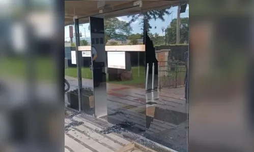 Desespero leva homem a vandalizar fórum em busca de proteção