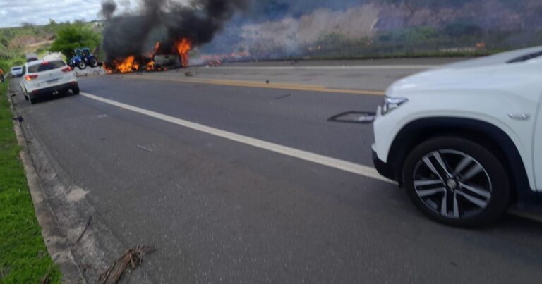 Colisão fatal entre veículos deixa 10 mortos na Bahia