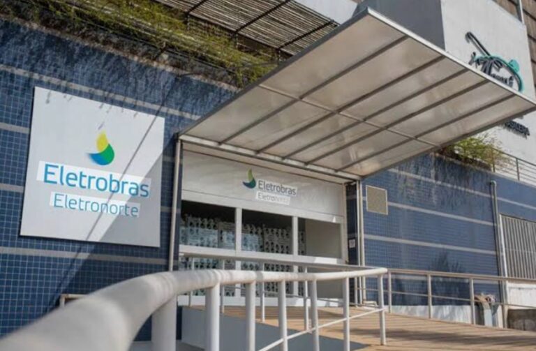 Lula veta realocação de trabalhadores da Eletrobras