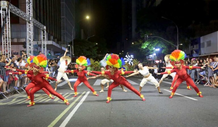Acadêmicos da Realeza no Carnaval 2025: tradição e emoção