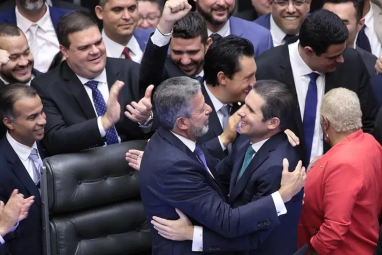 Motta refuta críticas de Lira sobre sua gestão na Câmara
