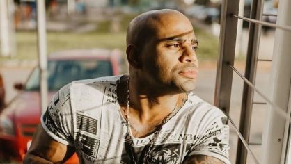 Desabafos do ex-BBB Cézar Black sobre desafios emocionais