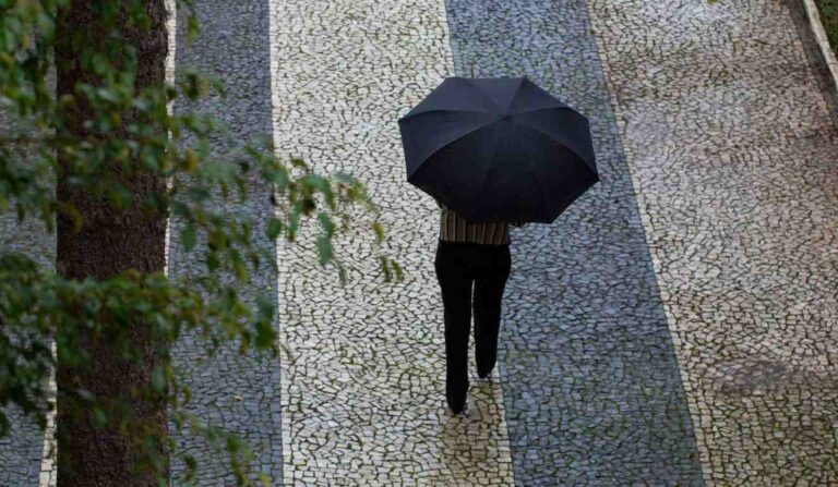 Quatro mil residências sem energia após temporais no Paraná