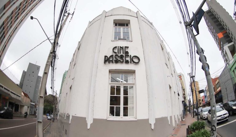 Cine Passeio exibe filmes de natal imperfeitos em Curitiba