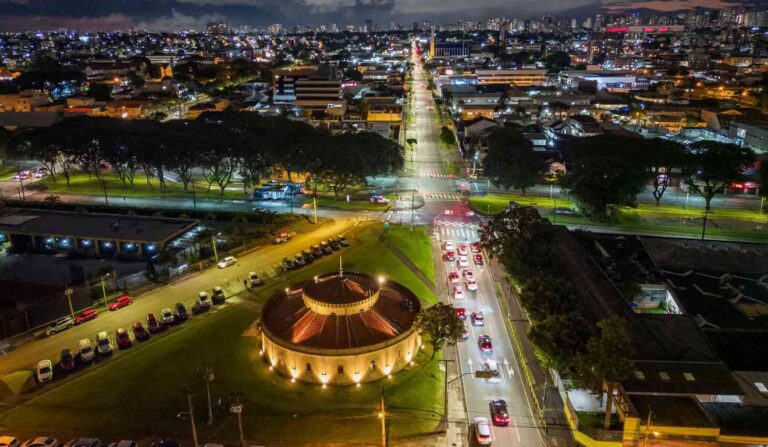Curitiba se destaca como a segunda melhor cidade do Brasil para viver em 2025
