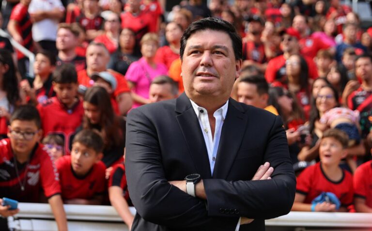 Ex-dirigente do Athletico explica saída em 2024: diferenças capitais
