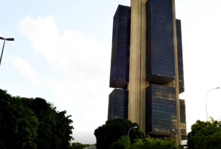 Banco Central nomeia 176 excedentes em concurso de 2025