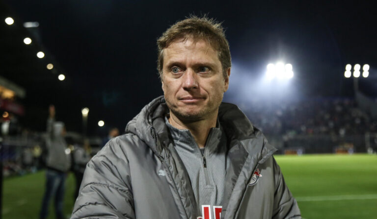 Fernando Seabra assume comando do Coritiba em 2025