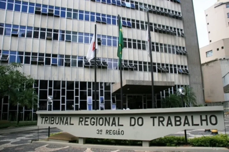 Indenização para funcionária após eleição como rainha da falta