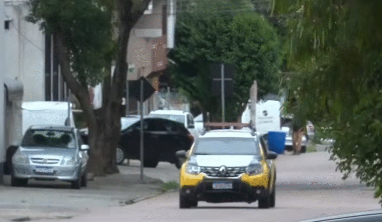 Homem baleado nos pés caminha 1 km em busca de ajuda em Curitiba