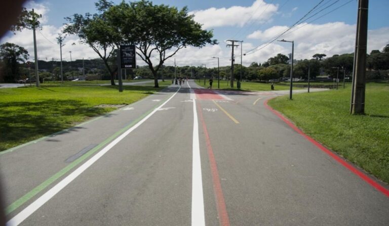 Homem encontrado sem vida em veículo no Parque Barigui, Curitiba