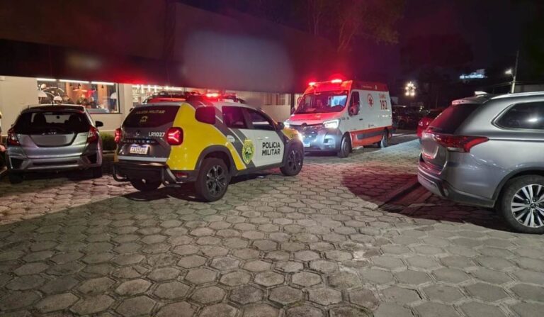 Homem esfaqueado e com orelha cortada em Curitiba