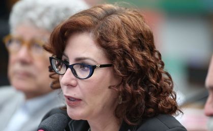 Zambelli define renúncia como resistência e alerta histórico
