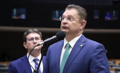 Sóstenes critica Hugo Motta como procrastinador de problemas