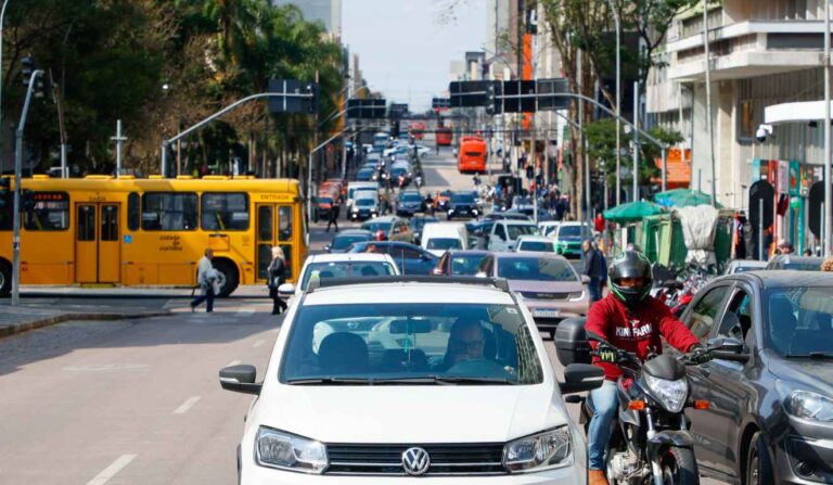 Desconto de 6% no IPVA 2026 no Paraná e alíquota reduzida de 3,5% para 1,9%