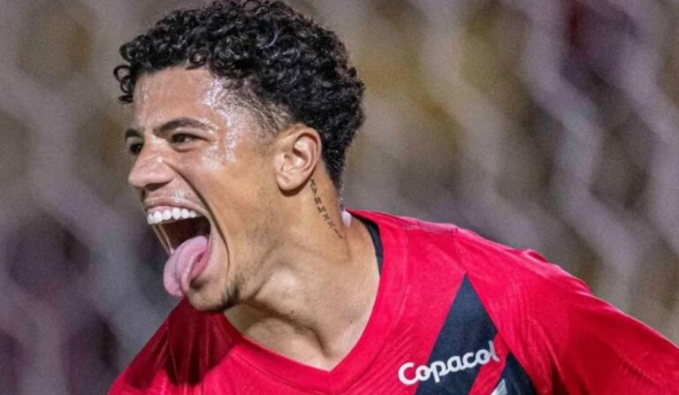 Filho do capitão do título brasileiro deixa Athletico para Atlético-GO