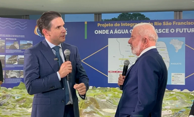 Lula e Motta promovem encontro descontraído no Planalto