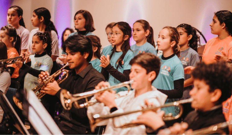 Concerto de Natal da Orquestra Infantojuvenil Alegro celebra tradições brasileiras em Curitiba