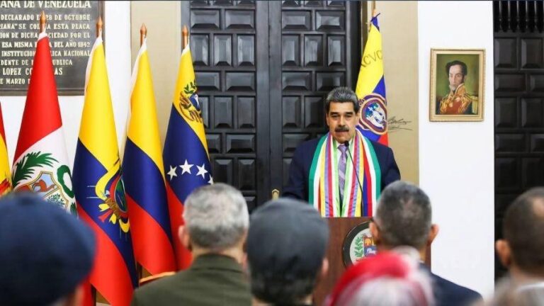 Maduro se autointitula arquiteto da paz com novo prêmio bolivarianista