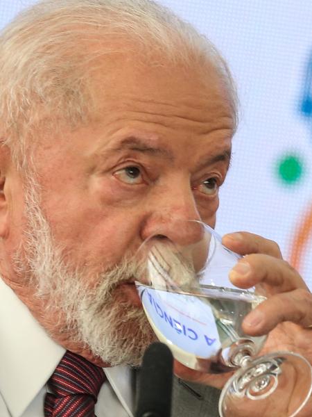 Lula lidera em pesquisa contra Flávio Bolsonaro e outros