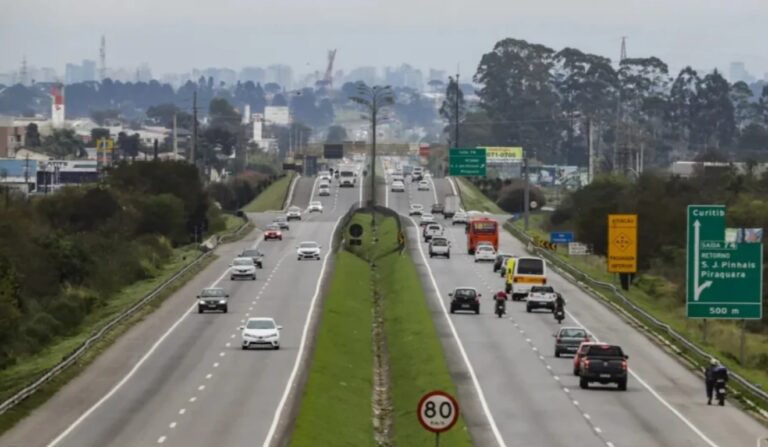 Trânsito no Paraná: lentidão de 16 km e obras nas rodovias