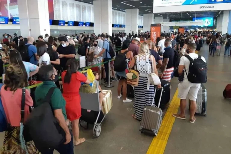 Ciclone em SP impacta voos e governo orienta passageiros afetados