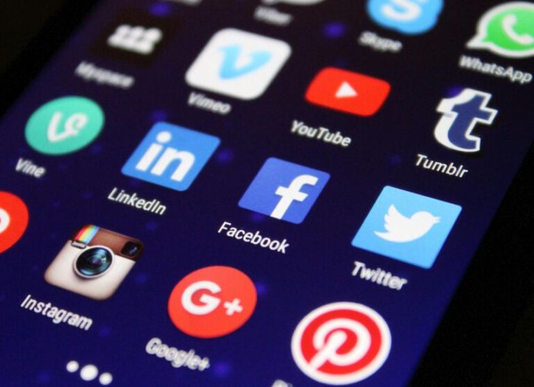 Austrália restringe redes sociais para jovens: entenda a decisão
