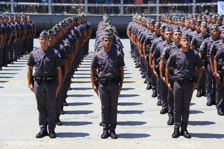 Unificação da idade limite para concursos militares é aprovada