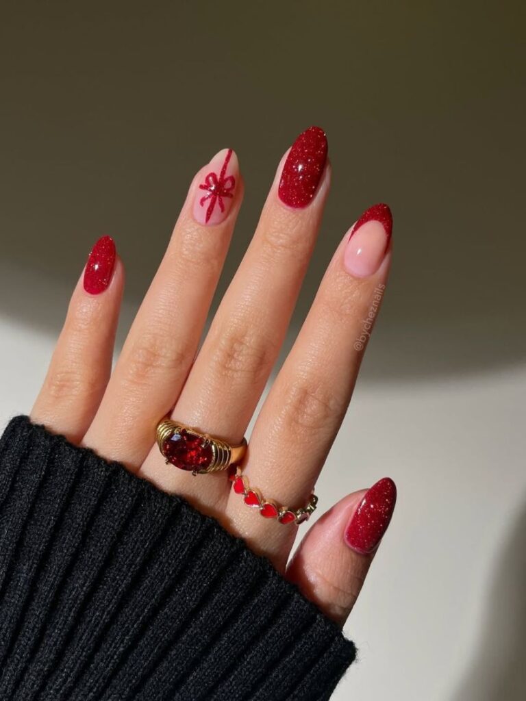 Inspirações de unhas de Natal para arrasar na festa