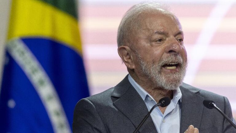 Lula pede expulsão de servidor por agressão em Brasília