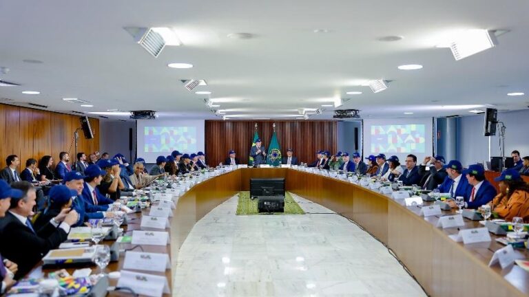 Lula encerra 2025 com reunião ministerial focada em eleições