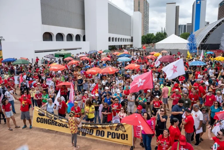 Ato em Brasília critica PL da Dosimetria