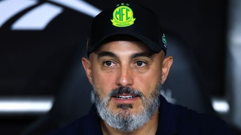 Botafogo avança em negociações com Martín Anselmi para 2026