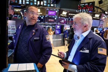 PIB dos EUA surpreende e Wall Street reage com oscilações leves